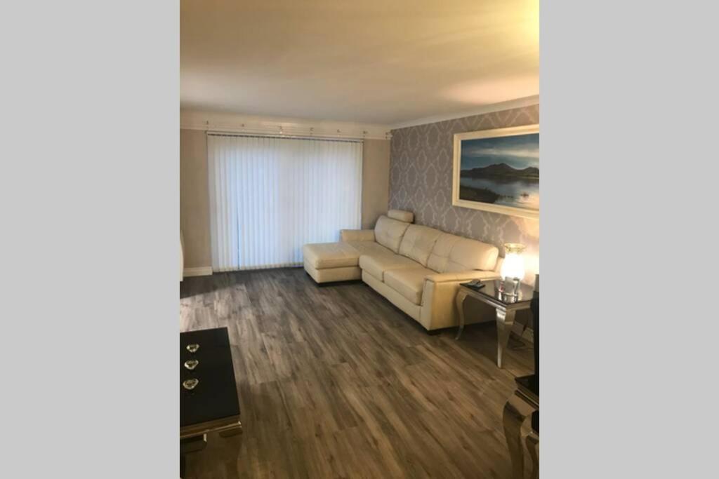 Largs Sea Front, Modern Apartment Exteriör bild